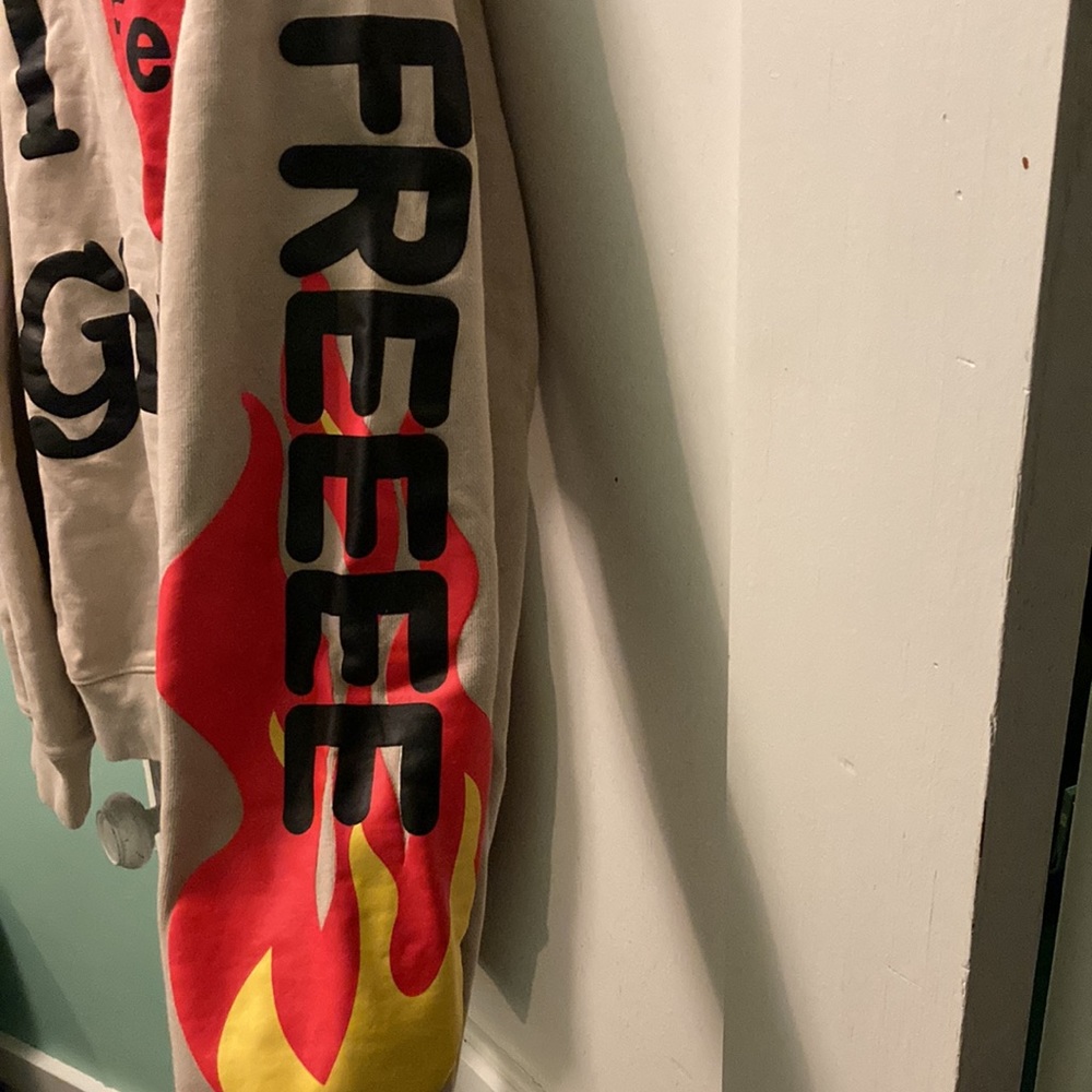 I Feel Ghost Sweatshirt - Picture 4 of 5